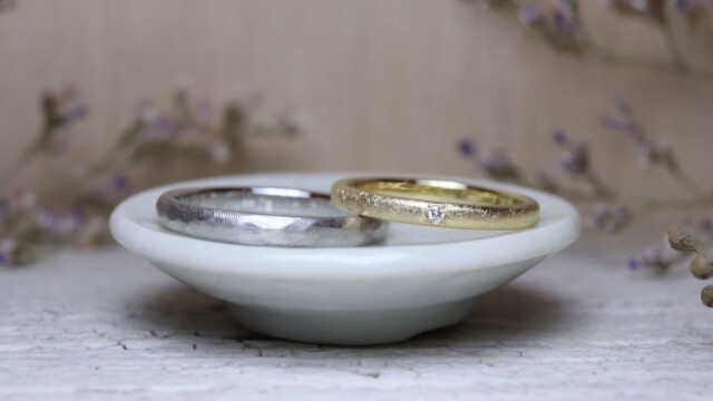 あえてマット感を出して仕上げた結婚指輪